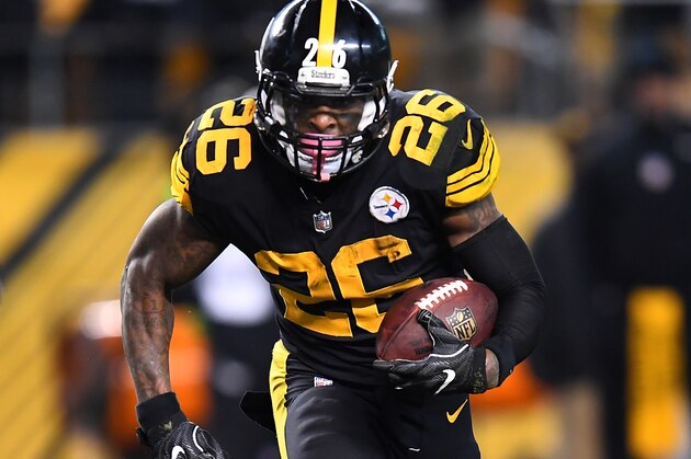 PITTSBURGH, PA - DECEMBER 25: Le'Veon Bell #26 of the Pittsburgh Steelers in action during the game against the ''Baltimore Ravens at Heinz Field on December 25, 2016 in Pittsburgh, Pennsylvania. (Photo by Joe Sargent/Getty Images) *** Local Caption ***
