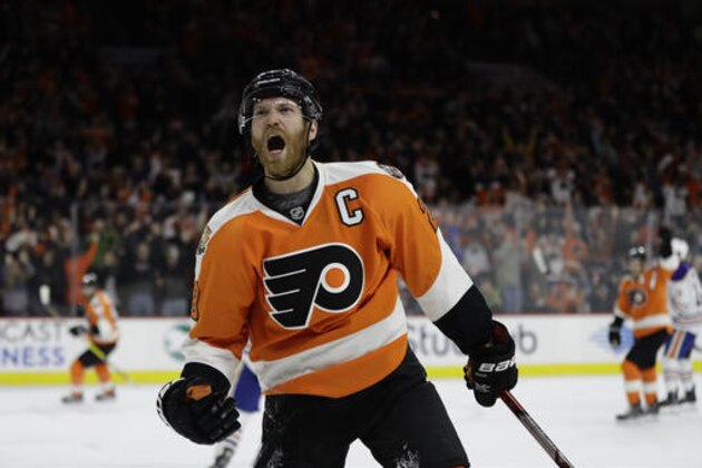 Philadelphia Flyers' Claude Giroux in action during an NHL hockey game against the Edmonton Oilers, Thursday, Dec. 8, 2016, in Philadelphia. (AP Photo/Matt Slocum)