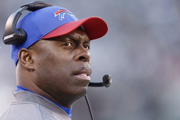 EAST RUTHERFORD, NJ - JANUARY 01:  Head coach Anthony Lynn of the Buffalo Bills stands on the sidelines against the New York Jets at MetLife Stadium on January 1, 2017 in East Rutherford, New Jersey. (Photo by Jeff Zelevansky/Getty Images)