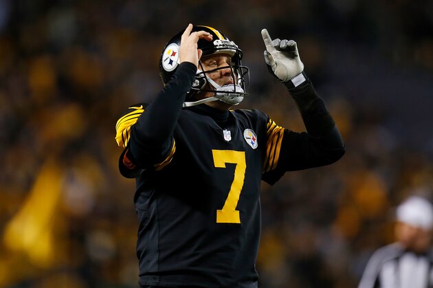 PITTSBURGH, PA - DECEMBER 25:  Ben Roethlisberger #7 of the Pittsburgh Steelers reacts after throwing a 4 yard touchdown pass to Antonio Brown #84 in the fourth quarter during the game against the Baltimore Ravens at Heinz Field on December 25, 2016 in Pittsburgh, Pennsylvania. (Photo by Justin K. Aller/Getty Images)