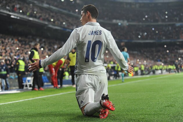 MADRID, SPAIN - JANUARY 04:  James Rodriguez of Real Madrid celebrates after scoring Real's 3rd goal during the Copa del Rey Round of 16 First Leg match between Real Madrid and Sevilla  at Bernabeu on January 4, 2017 in Madrid, Spain.  (Photo by Denis Doyle/Getty Images)