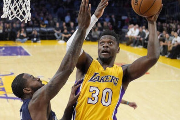 Los Angeles Lakers forward Julius Randle, right, shoots as Memphis Grizzlies forward JaMychal Green defends during the first half of an NBA basketball game, Tuesday, Jan. 3, 2017, in Los Angeles. (AP Photo/Mark J. Terrill)