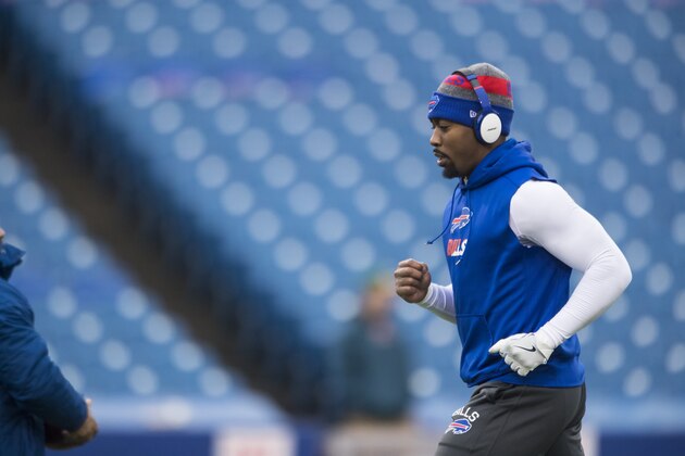 ORCHARD PARK, NY - DECEMBER 24:  Tyrod Taylor #5 of the Buffalo Bills warms up before the game against the Miami Dolphins on December 24, 2016 at New Era Field in Orchard Park, New York. Miami defeats Buffalo 34-31 in overtime.  (Photo by Brett Carlsen/Getty Images)