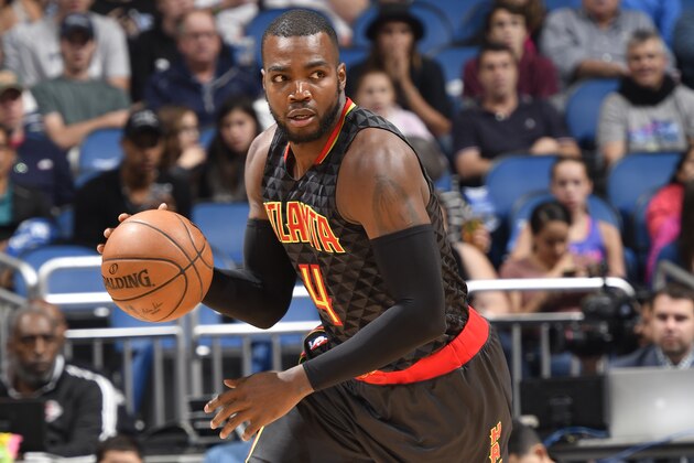 ORLANDO, FL - JANUARY 4:  Paul Millsap #4 of the Atlanta Hawks handles the ball against the Orlando Magic on January 4, 2017 at Amway Center in Orlando, Florida. NOTE TO USER: User expressly acknowledges and agrees that, by downloading and or using this photograph, User is consenting to the terms and conditions of the Getty Images License Agreement. Mandatory Copyright Notice: Copyright 2017 NBAE (Photo by Fernando Medina/NBAE via Getty Images)