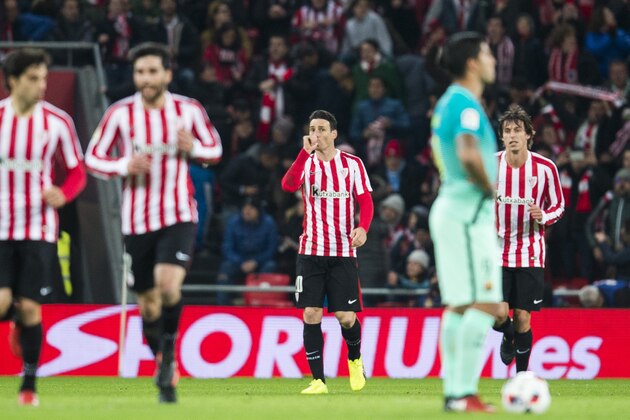 BILBAO, SPAIN - JANUARY 05:  Aritz Aduriz of Athletic Club celebrates after scoring goal during the Copa del Rey Round of 16 first leg match between Athletic Club and FC Barcelona at San Mames Stadium on January 5, 2017 in Bilbao, Spain.  (Photo by Juan Manuel Serrano Arce/Getty Images)