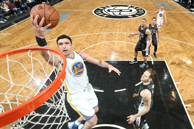 BROOKLYN, NY - DECEMBER 22:  Zaza Pachulia #27 of the Golden State Warriors shoots during a game against the Brooklyn Nets on December 22, 2016 at Barclays Center in Brooklyn, NY. NOTE TO USER: User expressly acknowledges and agrees that, by downloading and/or using this Photograph, user is consenting to the terms and conditions of the Getty Images License Agreement. Mandatory Copyright Notice: Copyright 2016 NBAE (Photo by Nathaniel S. Butler/NBAE via Getty Images)