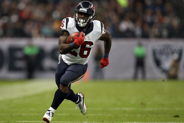 MEXICO CITY, MEXICO - NOVEMBER 21:   Lamar Miller #26 of the Houston Texans rushes the ball against the Oakland Raiders at Estadio Azteca on November 21, 2016 in Mexico City, Mexico.  (Photo by Buda Mendes/Getty Images)