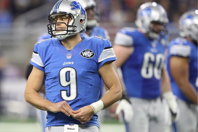 DETROIT, MI - DECEMBER 11: Matthew Stafford #9 of the Detroit Lions flexes his finger as he looks to the sidelines after bering hit  during the second quarter of the game against the Chicago Bears at Ford Field on December 11, 2016 in Detroit, Michigan. Stafford returned to the field wearing a glove on the hurt hand. (Photo by Leon Halip/Getty Images)