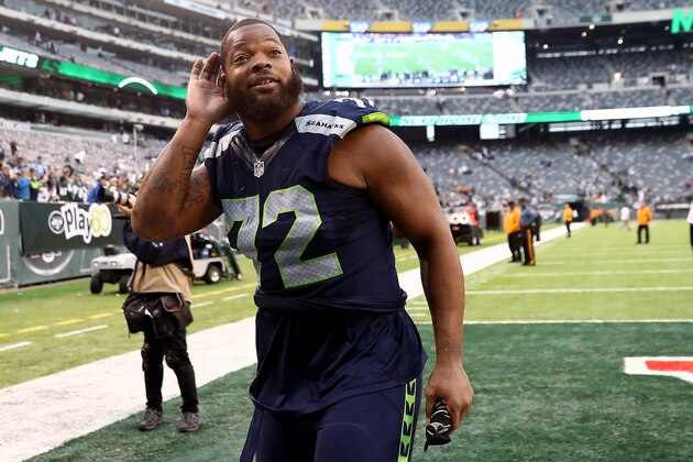 EAST RUTHERFORD, NJ - OCTOBER 02:   Michael Bennett #72 of the Seattle Seahawks listens to the screaming fans as he exits the field after the game against the New York Jets at MetLife Stadium on October 2, 2016 in East Rutherford, New Jersey.  (Photo by Elsa/Getty Images)