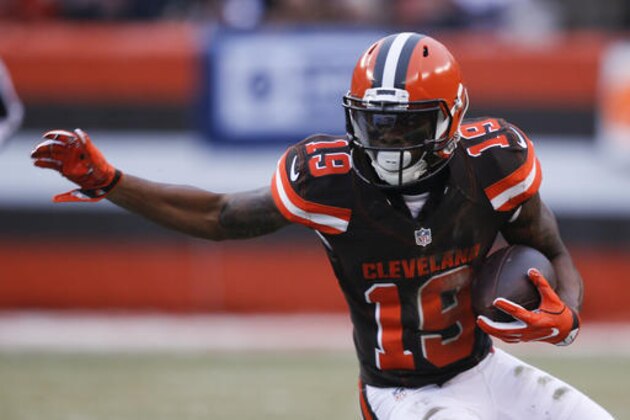 Cleveland Browns wide receiver Corey Coleman (19) plays against the San Diego Chargers in the first half of an NFL football game, Saturday, Dec. 24, 2016, in Cleveland. (AP Photo/Ron Schwane)