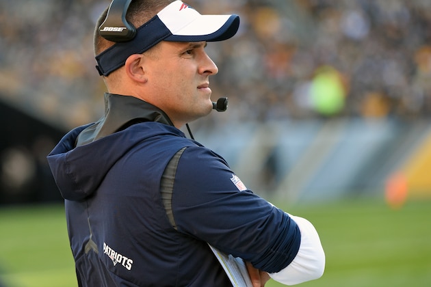 PITTSBURGH, PA - OCTOBER 23: Offensive coordinator/quarterbacks coach Josh McDaniels of the New England Patriots looks on from the sideline during a game against the Pittsburgh Steelers at Heinz Field on October 23, 2016 in Pittsburgh, Pennsylvania. The Patriots defeated the Steelers 27-16. (Photo by George Gojkovich/Getty Images)