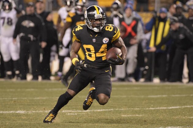 Pittsburgh Steelers wide receiver Antonio Brown (84) runs after a catch during the second half of an NFL football game against the Baltimore Ravens in Pittsburgh, Sunday, Dec. 25, 2016. (AP Photo/Fred Vuich)