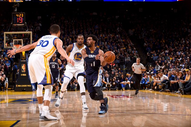 OAKLAND, CA - JANUARY 6:  Mike Conley #11 of the Memphis Grizzlies handles the ball against the Golden State Warriors on January 6, 2017 at ORACLE Arena in Oakland, California. NOTE TO USER: User expressly acknowledges and agrees that, by downloading and or using this photograph, user is consenting to the terms and conditions of Getty Images License Agreement. Mandatory Copyright Notice: Copyright 2017 NBAE (Photo by Noah Graham/NBAE via Getty Images)