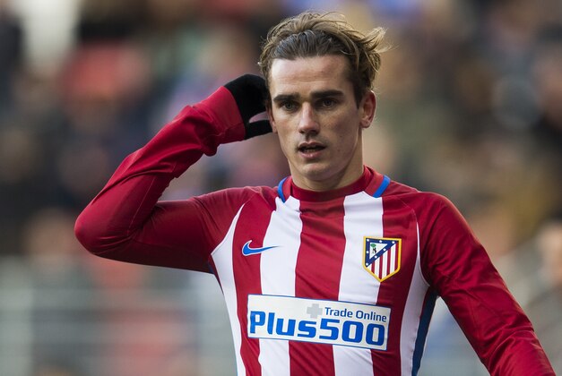 EIBAR, SPAIN - JANUARY 07:  Antoine Griezmann of Atletico Madrid reacts during the La Liga match between SD Eibar and Atletico Madrid at Ipurua Municipal Stadium on January 7, 2017 in Eibar, Spain.  (Photo by Juan Manuel Serrano Arce/Getty Images)