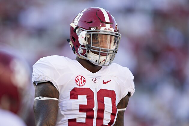 FAYETTEVILLE, AR - OCTOBER 8:  Mack Wilson #30 of the Alabama Crimson Tide warming up before a game against the Arkansas Razorbacks at Razorback Stadium on October 8, 2016 in Fayetteville, Arkansas.  The Crimson Tide defeated the Razorbacks 49-30.  (Photo by Wesley Hitt/Getty Images)