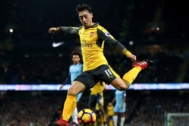 MANCHESTER, ENGLAND - DECEMBER 18: Mesut Ozil of Arsenal (R) shoots during the Premier League match between Manchester City and Arsenal at the Etihad Stadium on December 18, 2016 in Manchester, England. (Photo by Clive Brunskill/Getty Images) MANCHESTER, ENGLAND - DECEMBER 18: Mesut Ozil of Arsenal (R) shoots during the Premier League match between Manchester City and Arsenal at the Etihad Stadium on December 18, 2016 in Manchester, England. (Photo by Clive Brunskill/Getty Images)