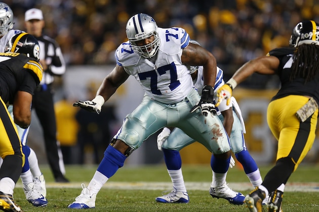 PITTSBURGH, PA - NOVEMBER 13:  Tyron Smith #77 of the Dallas Cowboys in action against the Pittsburgh Steelers on November 13, 2016 at Heinz Field in Pittsburgh, Pennsylvania.  (Photo by Justin K. Aller/Getty Images)
