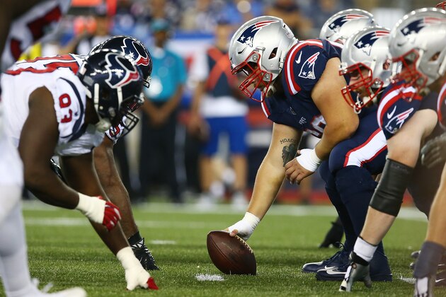 FOXBORO, MA - SEPTEMBER 22:  The New England Patriots snap the ball during the game against the Houston Texans at Gillette Stadium on September 22, 2016 in Foxboro, Massachusetts.  (Photo by Adam Glanzman/Getty Images)