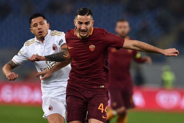 ROME, ITALY - DECEMBER 12:  Gianluca Lapadula of AC Milan and Kostas Manolas of AS Roma in action during the Serie A match between AS Roma and AC Milan at Stadio Olimpico on December 12, 2016 in Rome, Italy.  (Photo by Giuseppe Bellini/Getty Images)