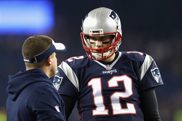 FOXBORO, MA - DECEMBER 12:  New England Patriots offensive coordinator Josh McDaniels talks with Tom Brady #12 prior to their game against the Baltimore Ravens at Gillette Stadium on December 12, 2016 in Foxboro, Massachusetts.  (Photo by Maddie Meyer/Getty Images)