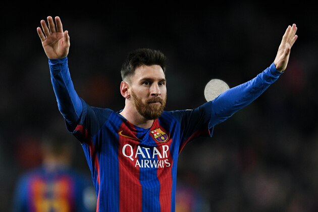 BARCELONA, SPAIN - DECEMBER 18:  Lionel Messi of FC Barcelona celebrates after scoring his team's fourth goal during the La Liga match between FC Barcelona and RCD Espanyol at the Camp Nou stadium on December 18, 2016 in Barcelona, Spain.  (Photo by David Ramos/Getty Images)