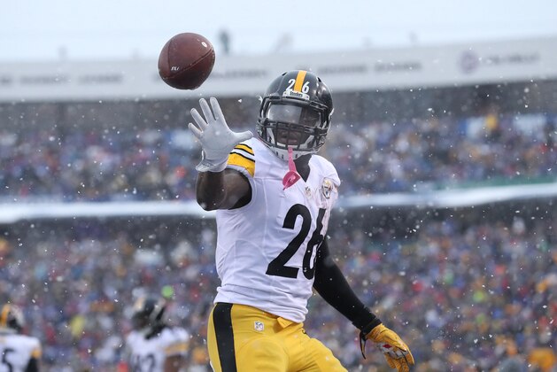 ORCHARD PARK, NY - DECEMBER 11: Le'Veon Bell #26 of the Pittsburgh Steelers gets the ball back from the official after scoring his third touchdown of the game during NFL game action against the Buffalo Bills at New Era Field on December 11, 2016 in Orchard Park, New York. (Photo by Tom Szczerbowski/Getty Images)