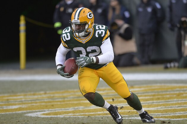 GREEN BAY, WI - DECEMBER 24: Christine Michael #32 of the Green Bay Packers returns a kickoff during a game against the Minnesota Vikings at Lambeau Field on December 24, 2016 in Green Bay, Wisconsin. (Photo by Tom Dahlin/Getty Images)