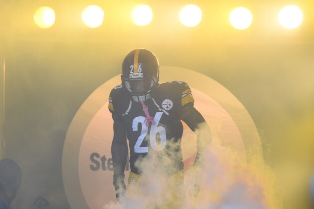 ORCHARD PARK, NY - DECEMBER 11: Le'Veon Bell #26 of the Pittsburgh Steelers celebrates after scoring his second touchdown of the game during NFL game action against the Buffalo Bills at New Era Field on December 11, 2016 in Orchard Park, New York. (Photo by Tom Szczerbowski/Getty Images)