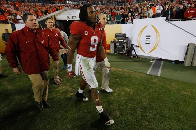 TAMPA, FL - JANUARY 09:  Running back Bo Scarbrough #9 of the Alabama Crimson Tide returns to the field after suffering an apparent injury during the second half of the 2017 College Football Playoff National Championship Game against the Clemson Tigers at Raymond James Stadium on January 9, 2017 in Tampa, Florida.  (Photo by Kevin C. Cox/Getty Images)
