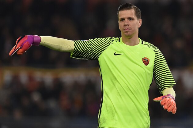 ROME, ITALY - DECEMBER 12: Wojciech Szczesny of AS Roma in action during the Serie A match between AS Roma and AC Milan at Stadio Olimpico on December 12, 2016 in Rome, Italy.  (Photo by Giuseppe Bellini/Getty Images)