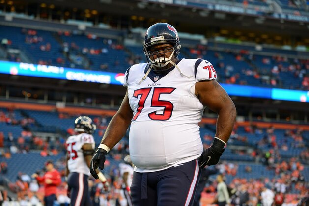 DENVER, CO - OCTOBER 24:  Nose tackle Vince Wilfork #75 of the Houston Texans walks on the field before a game against the Denver Broncos at Sports Authority Field at Mile High on October 24, 2016 in Denver, Colorado. (Photo by Dustin Bradford/Getty Images)