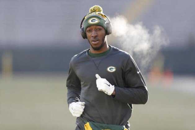 Green Bay Packers wide receiver Geronimo Allison warms up before an NFC wild-card NFL football game against the New York Giants, Sunday, Jan. 8, 2017, in Green Bay, Wis. (AP Photo/Matt Ludtke)