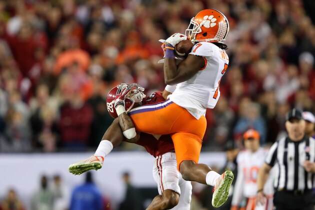 TAMPA, FL - JANUARY 09:  Wide receiver Mike Williams #7 of the Clemson Tigers makes a reception against defensive back Anthony Averett #28 of the Alabama Crimson Tide during the fourth quarter of the 2017 College Football Playoff National Championship Game at Raymond James Stadium on January 9, 2017 in Tampa, Florida.  (Photo by Jamie Squire/Getty Images)