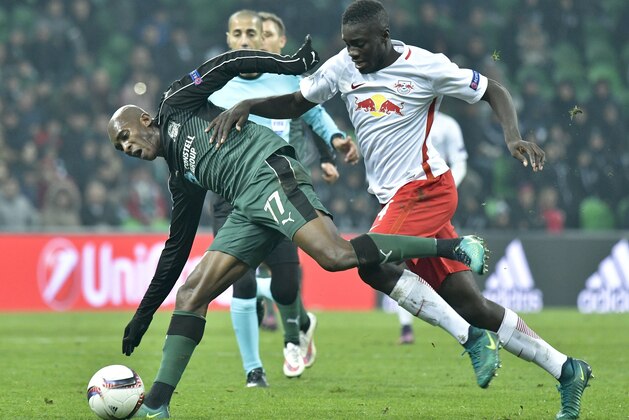 Charles Kabore (L) of FC Krasnodar and Dayot Upamecano (R) of FC Salzburg vie for the ball during the UEFA Europa League group I football match between FC Krasnodar and FC Salzburg in Krasnodar, Russia on November 24, 2016. / AFP / APA / HERBERT NEUBAUER / Austria OUT        (Photo credit should read HERBERT NEUBAUER/AFP/Getty Images)