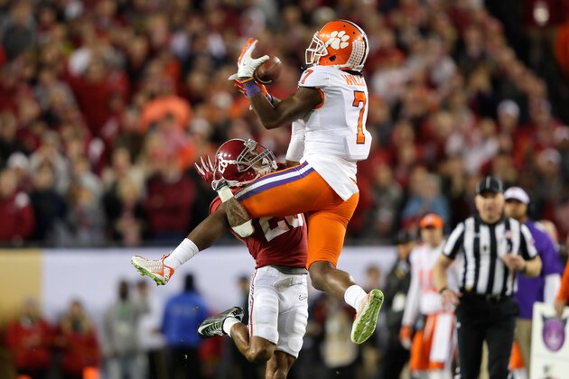 TAMPA, FL - JANUARY 09:  Wide receiver Mike Williams #7 of the Clemson Tigers makes a reception against defensive back Anthony Averett #28 of the Alabama Crimson Tide during the fourth quarter of the 2017 College Football Playoff National Championship Game at Raymond James Stadium on January 9, 2017 in Tampa, Florida.  (Photo by Jamie Squire/Getty Images)