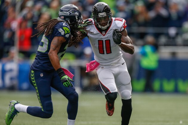 SEATTLE, WA - OCTOBER 16:  Wide receiver Julio Jones #11 of the Atlanta Falcons runs a pass route against cornerback Richard Sherman #25 of the Seattle Seahawks at CenturyLink Field on October 16, 2016 in Seattle, Washington.  (Photo by Otto Greule Jr/Getty Images)