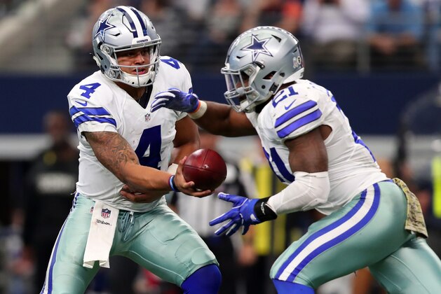 ARLINGTON, TX - NOVEMBER 20:   Dak Prescott #4 hands off to Ezekiel Elliott #21 of the Dallas Cowboys during the second half against the Baltimore Ravens at AT&T Stadium on November 20, 2016 in Arlington, Texas.  (Photo by Tom Pennington/Getty Images)