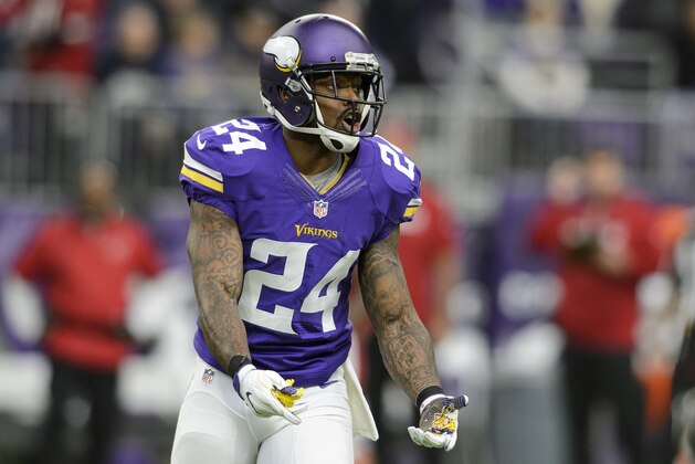 MINNEAPOLIS, MN - NOVEMBER 20: Captain Munnerlyn #24 of the Minnesota Vikings reacts to a call during the game against the Arizona Cardinals on November 20, 2016 at US Bank Stadium in Minneapolis, Minnesota. (Photo by Hannah Foslien/Getty Images)