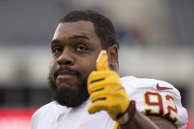 PHILADELPHIA, PA - DECEMBER 11: Chris Baker #92 of the Washington Redskins gives a thumbs up prior to the game against the Philadelphia Eagles at Lincoln Financial Field on December 11, 2016 in Philadelphia, Pennsylvania. (Photo by Mitchell Leff/Getty Images)