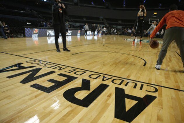Phoenix Suns' Alex Len trains the day before his team's game with the Dallas Mavericks, at Mexico City Arena in Mexico City, Wednesday, Jan. 11, 2017. (AP Photo/Rebecca Blackwell)