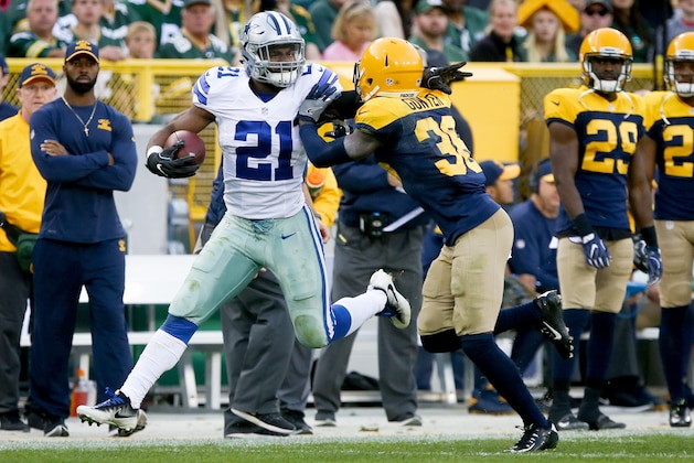 GREEN BAY, WI - OCTOBER 16: LaDarius Gunter #36 of the Green Bay Packers pushes Ezekiel Elliott #21 of the Dallas Cowboys out of bounds in the third quarter at Lambeau Field on October 16, 2016 in Green Bay, Wisconsin. (Photo by Dylan Buell/Getty Images)