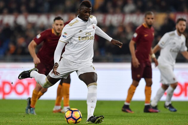 ROME, ITALY - DECEMBER 12:  M'Baye Niang of AC Milan kicks the penalty during the Serie A match between AS Roma and AC Milan at Stadio Olimpico on December 12, 2016 in Rome, Italy.  (Photo by Giuseppe Bellini/Getty Images)