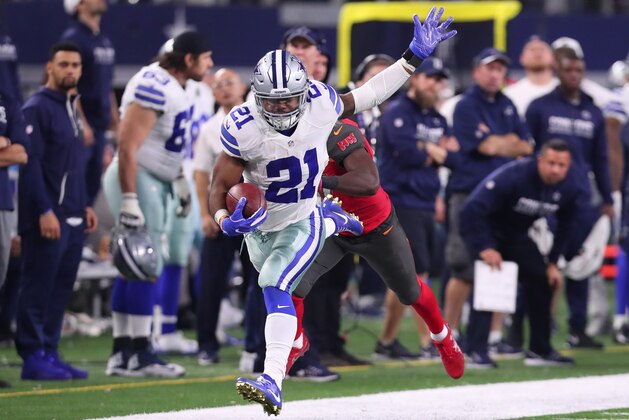 ARLINGTON, TX - DECEMBER 18:  Ezekiel Elliott #21 of the Dallas Cowboys carrie the ball during the fourth quarter against the Tampa Bay Buccaneers at AT&T Stadium on December 18, 2016 in Arlington, Texas. (Photo by Tom Pennington/Getty Images)