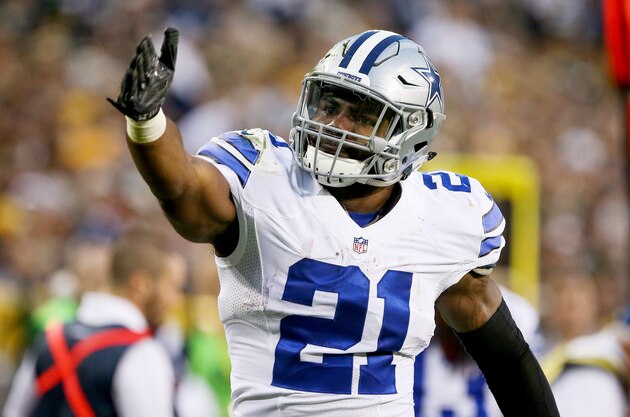 GREEN BAY, WI - OCTOBER 16: Ezekiel Elliott #21 of the Dallas Cowboys celebrates in the fourth quarter against the Green Bay Packers at Lambeau Field on October 16, 2016 in Green Bay, Wisconsin. (Photo by Dylan Buell/Getty Images)