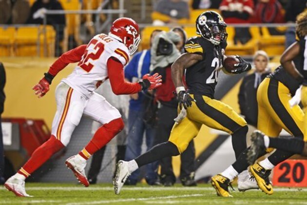 Pittsburgh Steelers running back Le'Veon Bell (26) rushes past Kansas City Chiefs linebacker Dadi Nicolas (52) during the second half of an NFL football game in Pittsburgh, Sunday, Oct. 2, 2016. (AP Photo/Jared Wickerham)