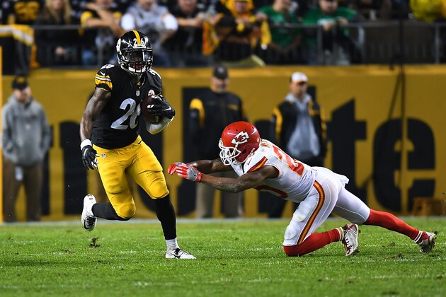 PITTSBURGH, PA - OCTOBER 02:  Le'Veon Bell #26 of the Pittsburgh Steelers in action during the game against the Kansas City Chiefs at Heinz Field on October 2, 2016 in Pittsburgh, Pennsylvania. (Photo by Joe Sargent/Getty Images) *** Local Caption ***