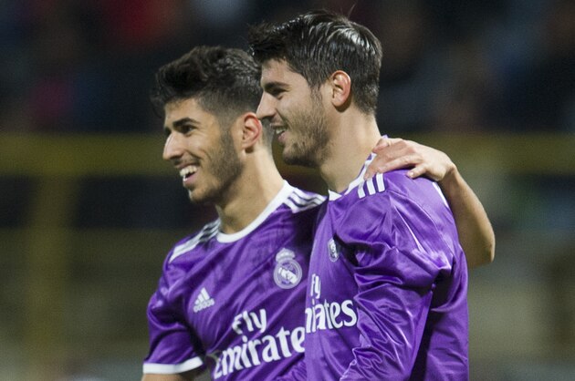 LEON, SPAIN - OCTOBER 26:  Alvaro Morata of Real Madrid celebrates with his teammates Marco Asensio of Real Madrid after scoring his team's fifth goal during the Copa del Rey Round of 32 match between Cultural Leonesa and Real Madrid CF at Reino de Leon Stadium on October 26, 2016 in Leon, Spain.  (Photo by Juan Manuel Serrano Arce/Getty Images)