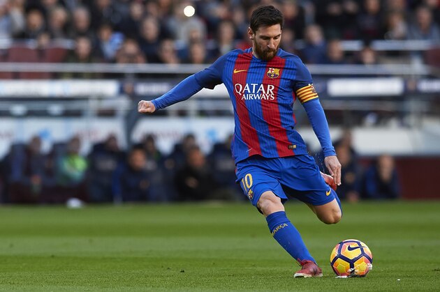 BARCELONA, SPAIN - JANUARY 14:  Lionel Messi of Barcelona in action during the La Liga match between FC Barcelona and UD Las Palmas at Camp Nou Stadium on January 14, 2017 in Barcelona, Spain.  (Photo by Manuel Queimadelos Alonso/Getty Images)