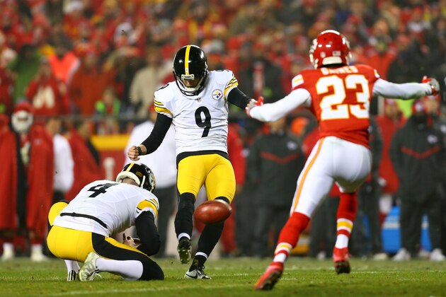 KANSAS CITY, MP - JANUARY 15:  Kicker Chris Boswell #9 of the Pittsburgh Steelers kicks a field goal from the hold of teammate  Jordan Berry #4 against the Kansas City Chiefs during the second half  in the AFC Divisional Playoff game at Arrowhead Stadium on January 15, 2017 in Kansas City, Missouri.  (Photo by Dilip Vishwanat/Getty Images)