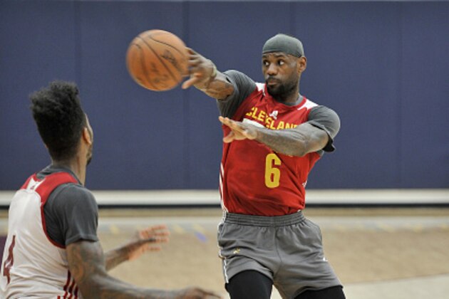 INDEPENDENCE, OH - MARCH 3:  LeBron James #23 of the Cleveland Cavaliers practices at The Cleveland Clinic Courts on March 3, 2016 in Independence, Ohio. NOTE TO USER: User expressly acknowledges and agrees that, by downloading and/or using this Photograph, user is consenting to the terms and conditions of the Getty Images License Agreement. Mandatory Copyright Notice: Copyright 2016 NBAE (Photo by David Liam Kyle/NBAE via Getty Images)